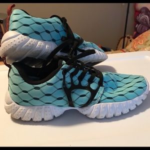 ALEADER running shoes